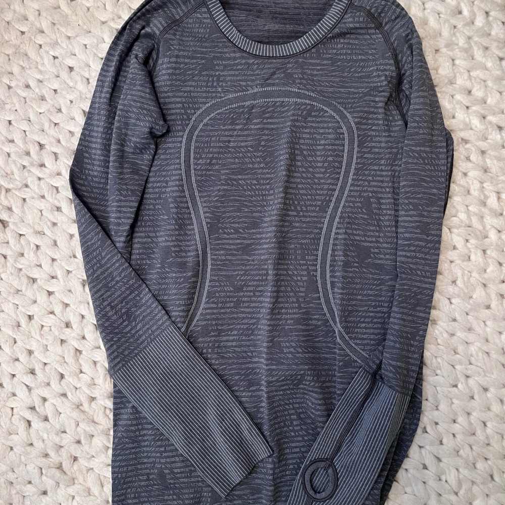 Women’s Lulu long sleeve shirt. Grey, size S